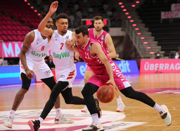 赛季的首次 赛季的首次